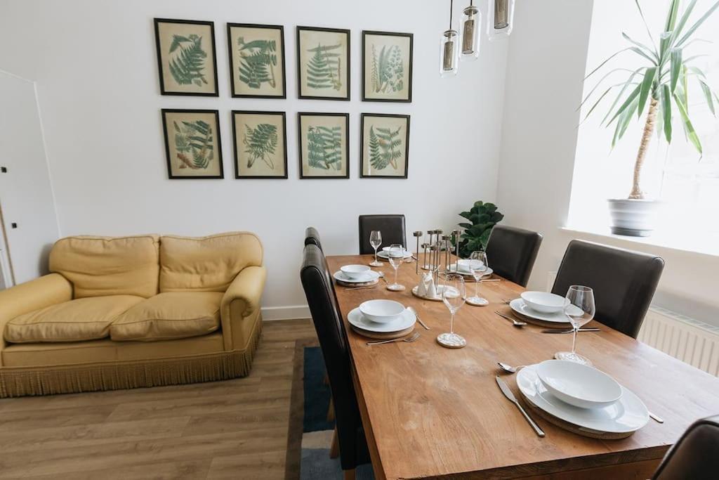 Bobbin Row - Grade 2 Listed Property With A Beautiful Design With Access To Leeds Лийдс Екстериор снимка