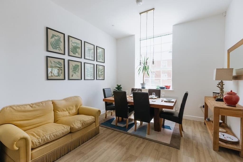 Bobbin Row - Grade 2 Listed Property With A Beautiful Design With Access To Leeds Лийдс Екстериор снимка