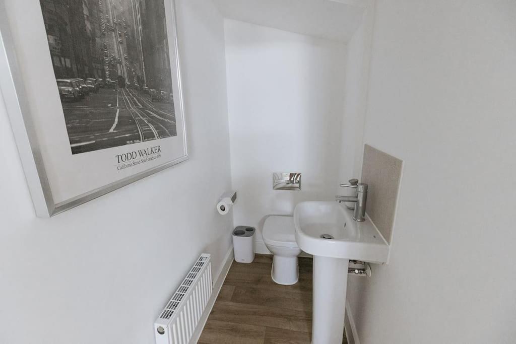 Bobbin Row - Grade 2 Listed Property With A Beautiful Design With Access To Leeds Лийдс Екстериор снимка