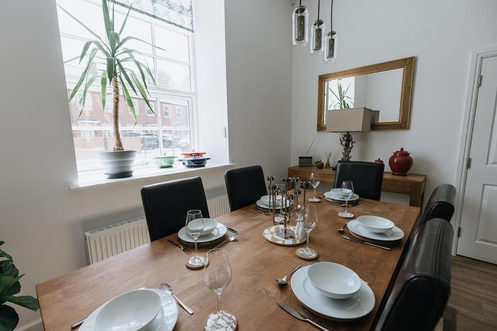 Bobbin Row - Grade 2 Listed Property With A Beautiful Design With Access To Leeds Лийдс Екстериор снимка
