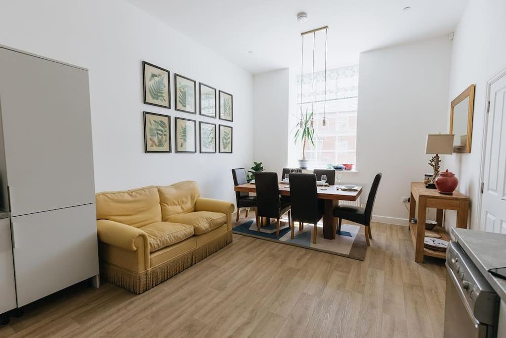 Bobbin Row - Grade 2 Listed Property With A Beautiful Design With Access To Leeds Лийдс Екстериор снимка